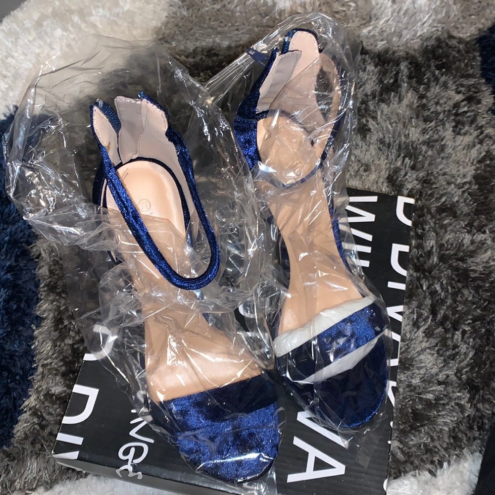 Blue velvet heels new